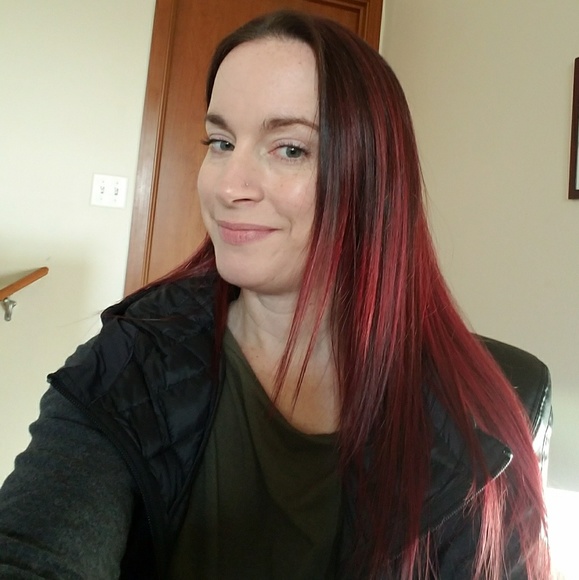 Meet your Posher, Nichole - Picture 3 of 10